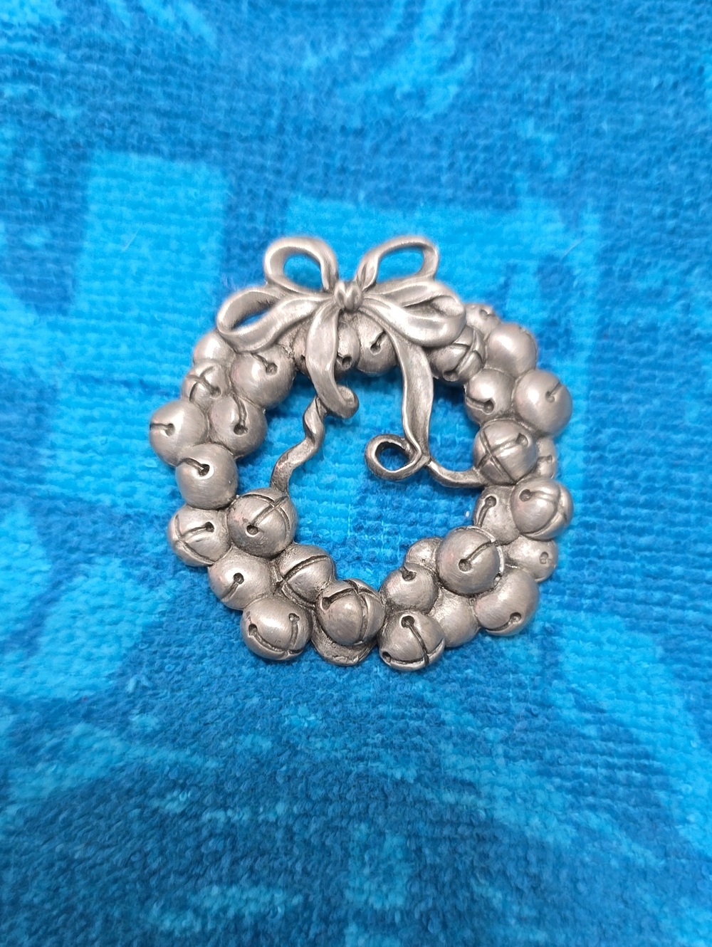 Pewter Jingle Bell Wreath Brooch - Festive Women’s Jewelry